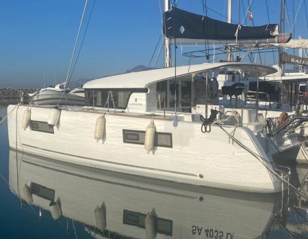 Lagoon. Multihulls sale and purchase with Multicats International. Vente/achat de multicoques avec Multicats International.
